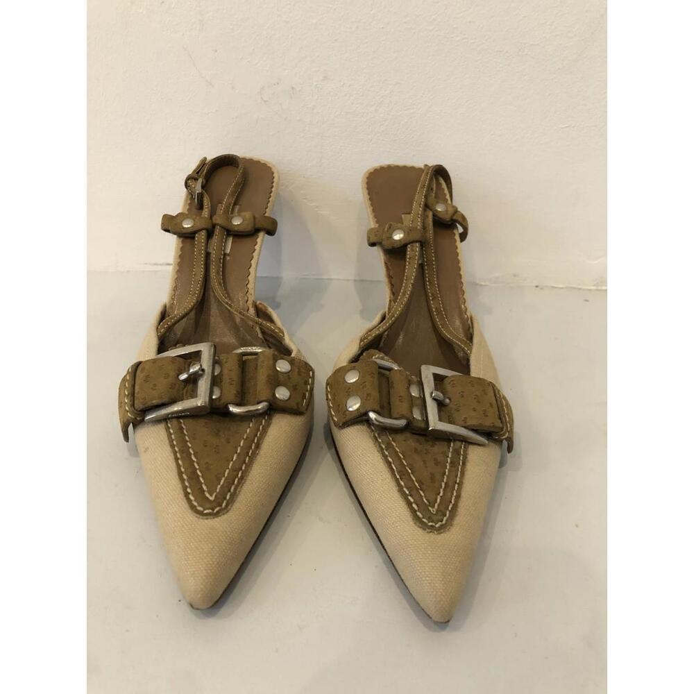 Chic Pointed-Toe Slingback Heels with Buckle Detail